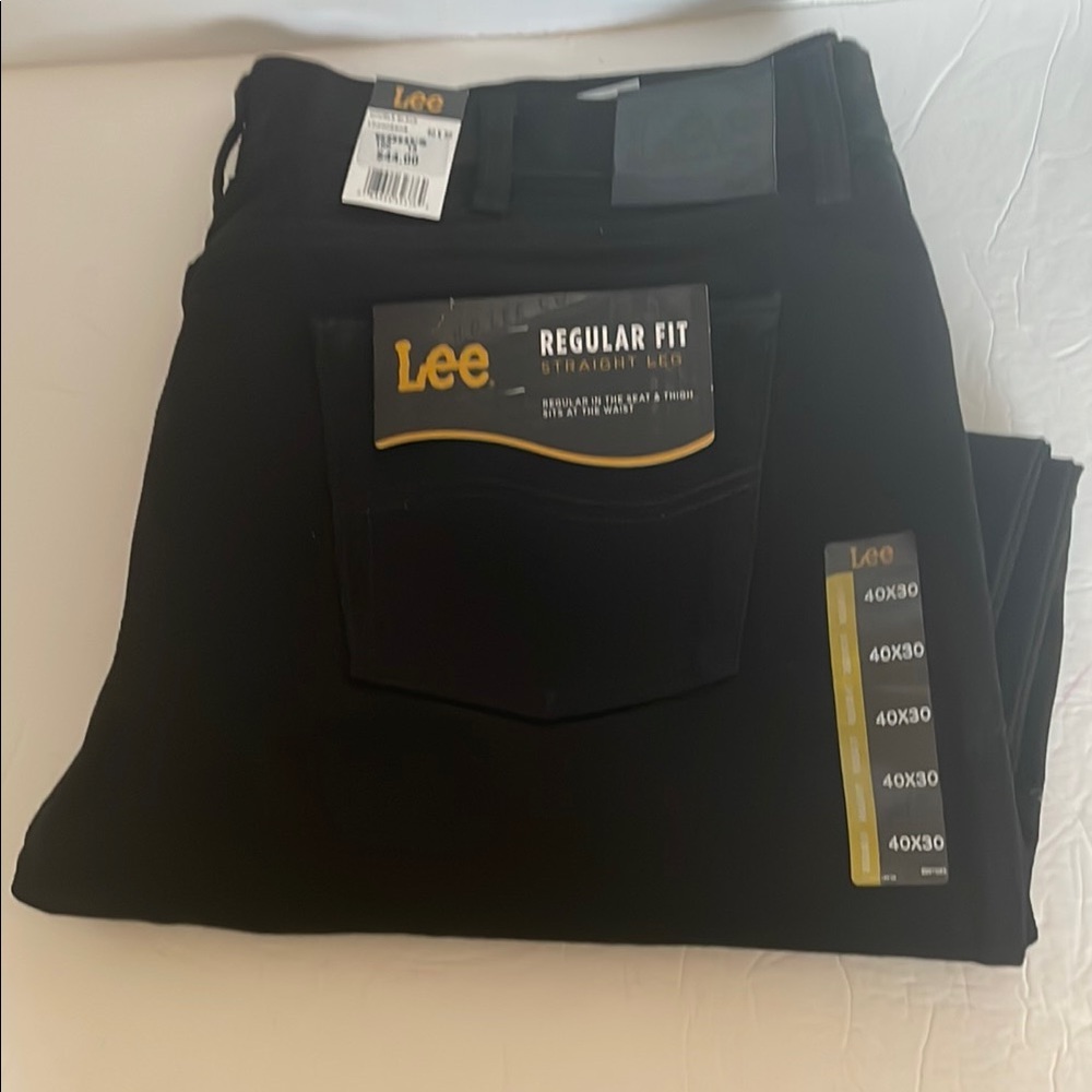 Lee Men's Black Regular Fit  straight leg Jeans size 49x30, NWT